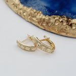 Load image into Gallery viewer, 18K Real Gold Curved Clip Earrings
