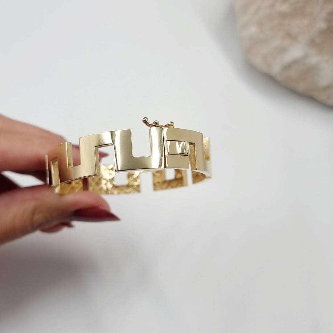 18K Solid Gold Elegant Design Bangle