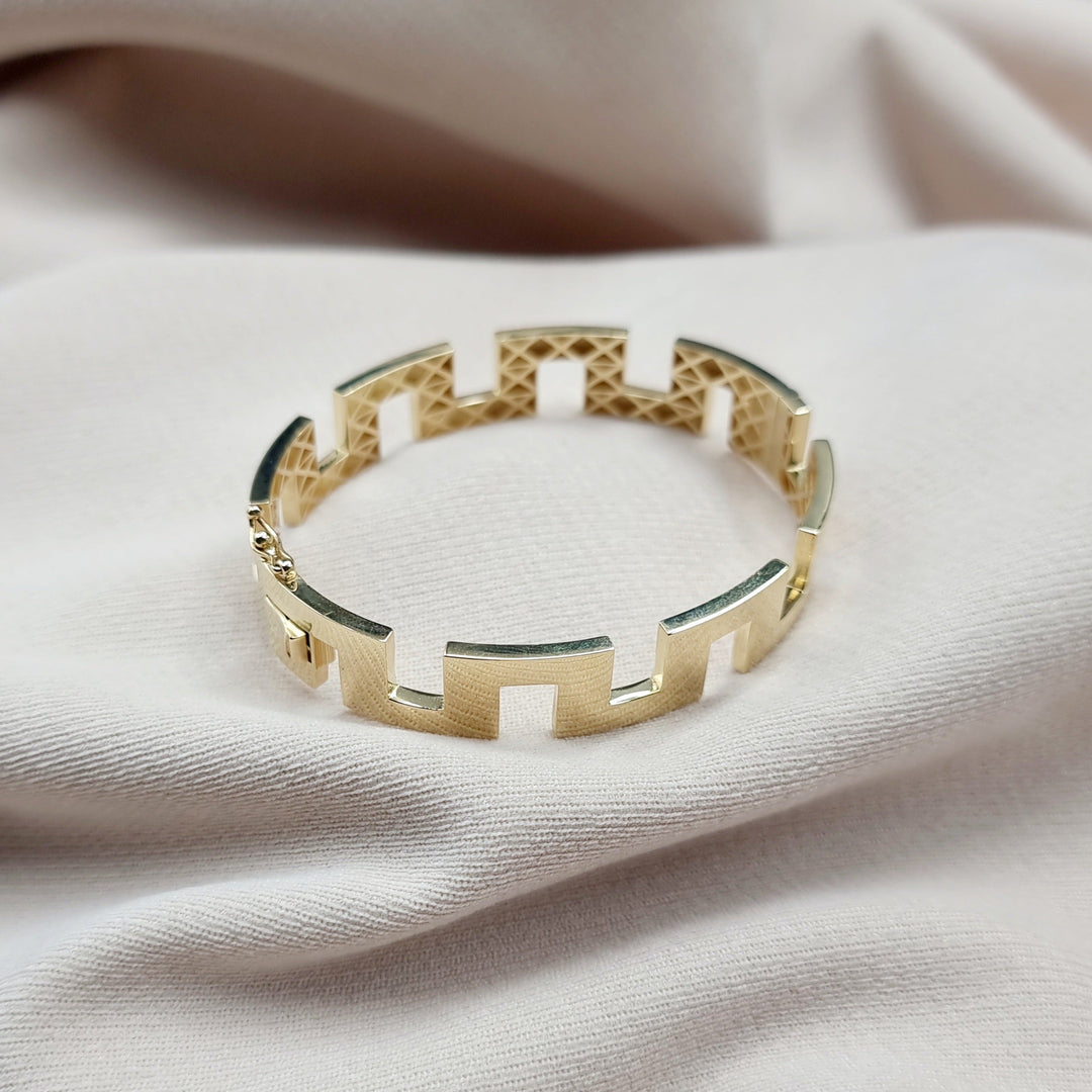 18K Solid Gold Elegant Design Bangle